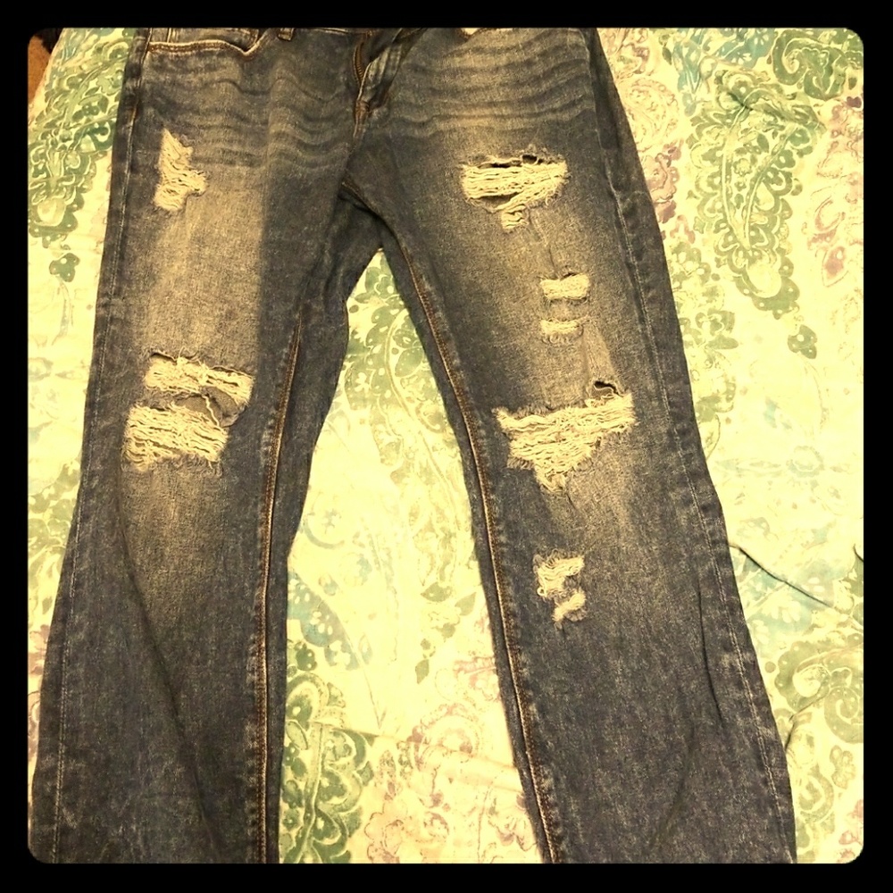 very cute ankle slim jeans with rips